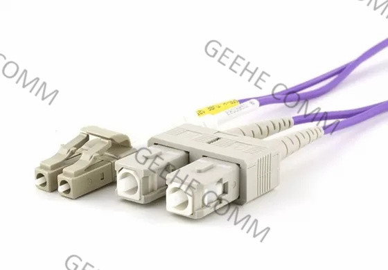 100 la correction optique de la fibre du duplex 50/125 de la yole LC-SC OM4 mène le mode multi