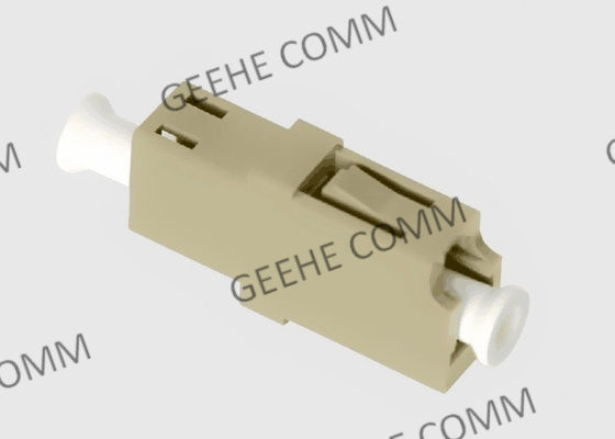 Adaptateur optique en plastique beige de fibre du simplex à plusieurs modes de fonctionnement OM3 LC aucune brides