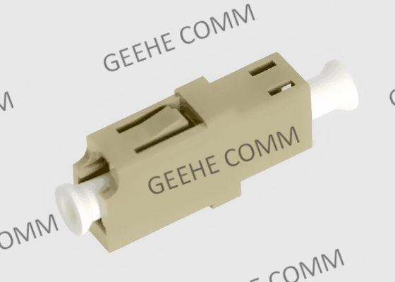 Adaptateur optique en plastique beige de fibre du simplex à plusieurs modes de fonctionnement OM3 LC aucune brides