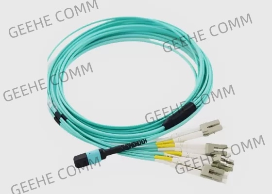 8 fibre OM3 Aqua Female au mâle MPO au câble duplex d'évasion de fibre de 4x LC