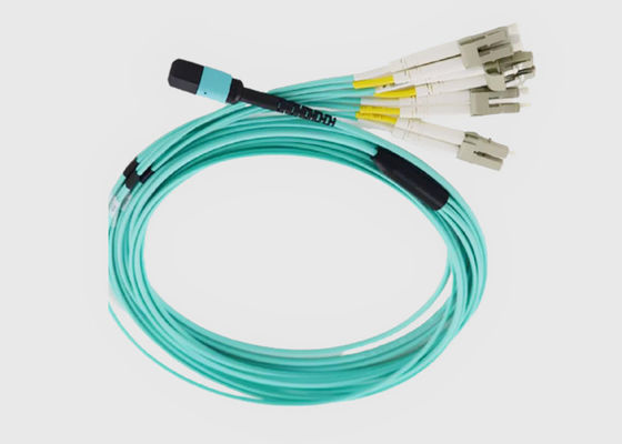 8 fibre OM3 Aqua Female au mâle MPO au câble duplex d'évasion de fibre de 4x LC